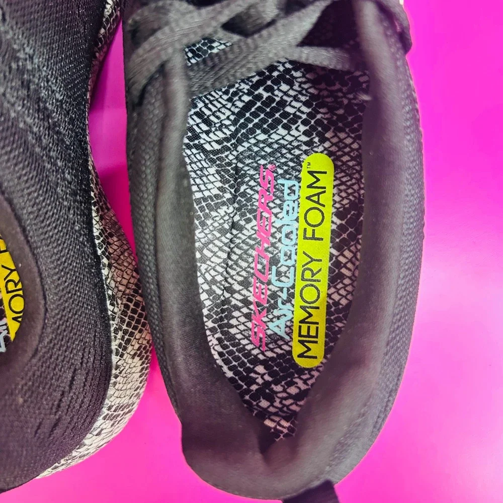 Skechers Womens 7.5 Lite-Weight Air Memory Foam Sneakers Black Snakeskin New